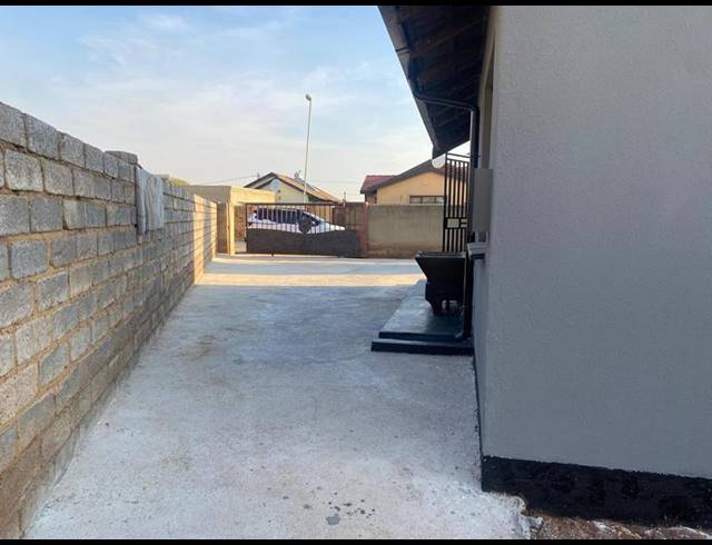 2 BEDROOM PROPERTY TO RENT IN PROTEA GLEN